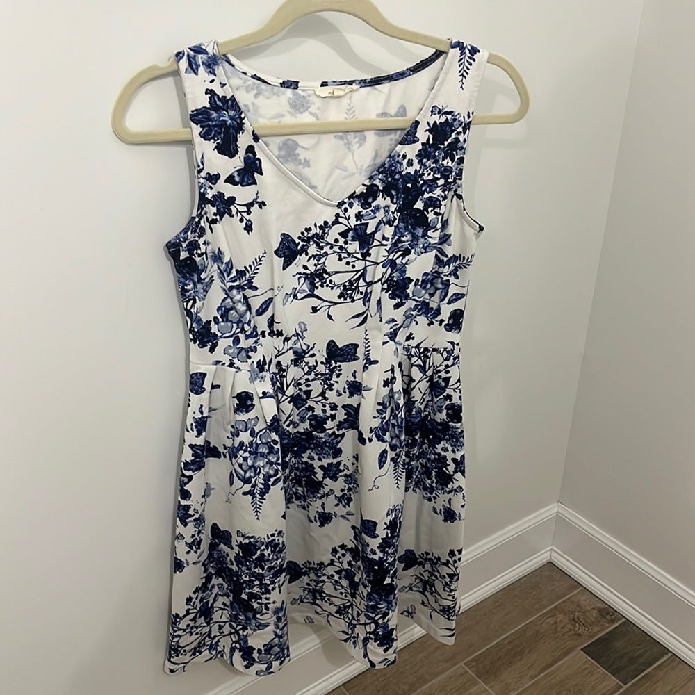 Mystery blue and white floral dress